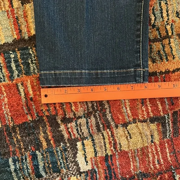 EUC CHICO’S Classic Blue Denim Capri Jeans. Size 16 = Chico’s 3. - Picture 6 of 6